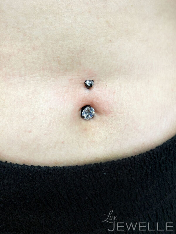 Navel Curve With Clear Prong Set Zirconia -Black PVD Titanium - Image 2