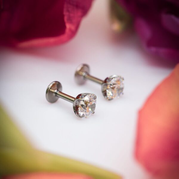 Neometal Clear Prong Earrings